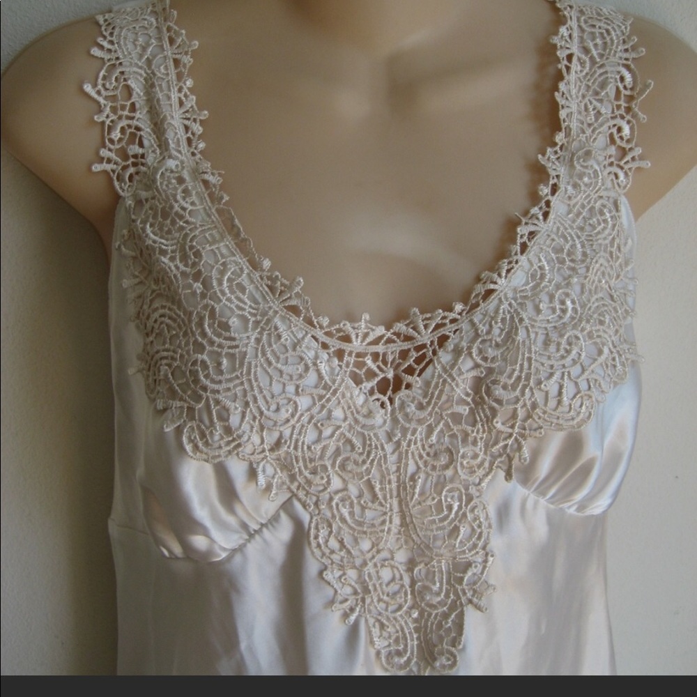 Lingerie slip Nightgown! Beautiful ivory lace